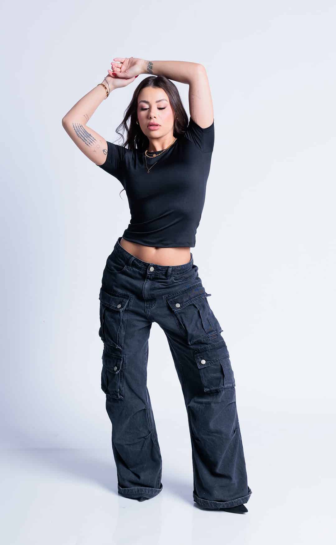 Modelo fotográfica/provador/presencial