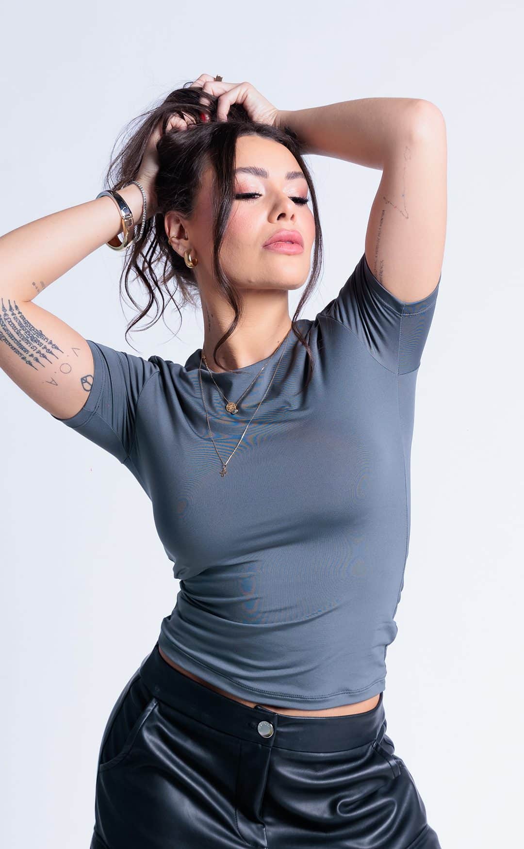 Modelo fotográfica/provador/presencial