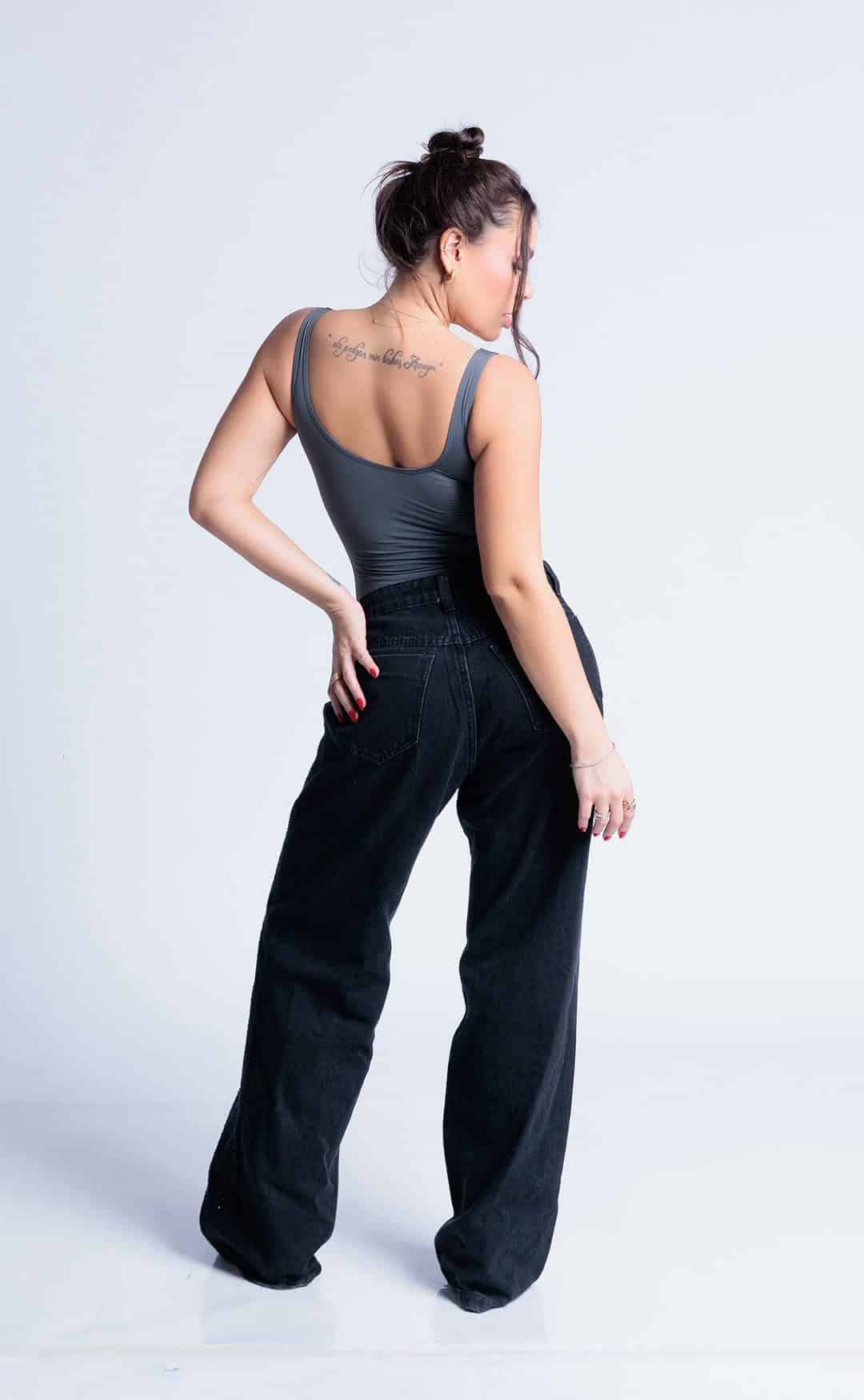 Modelo fotográfica/provador/presencial