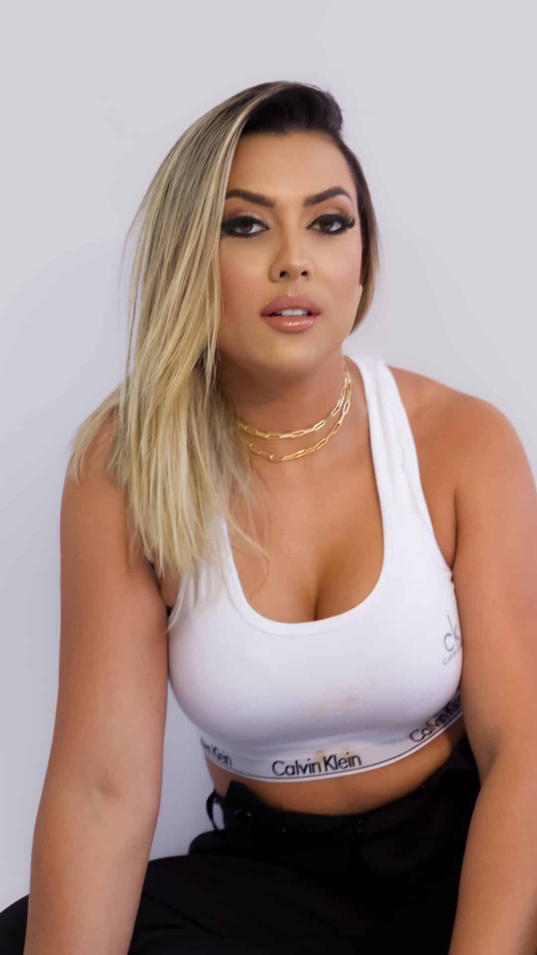 Disponível para Trabalhos – Modelo