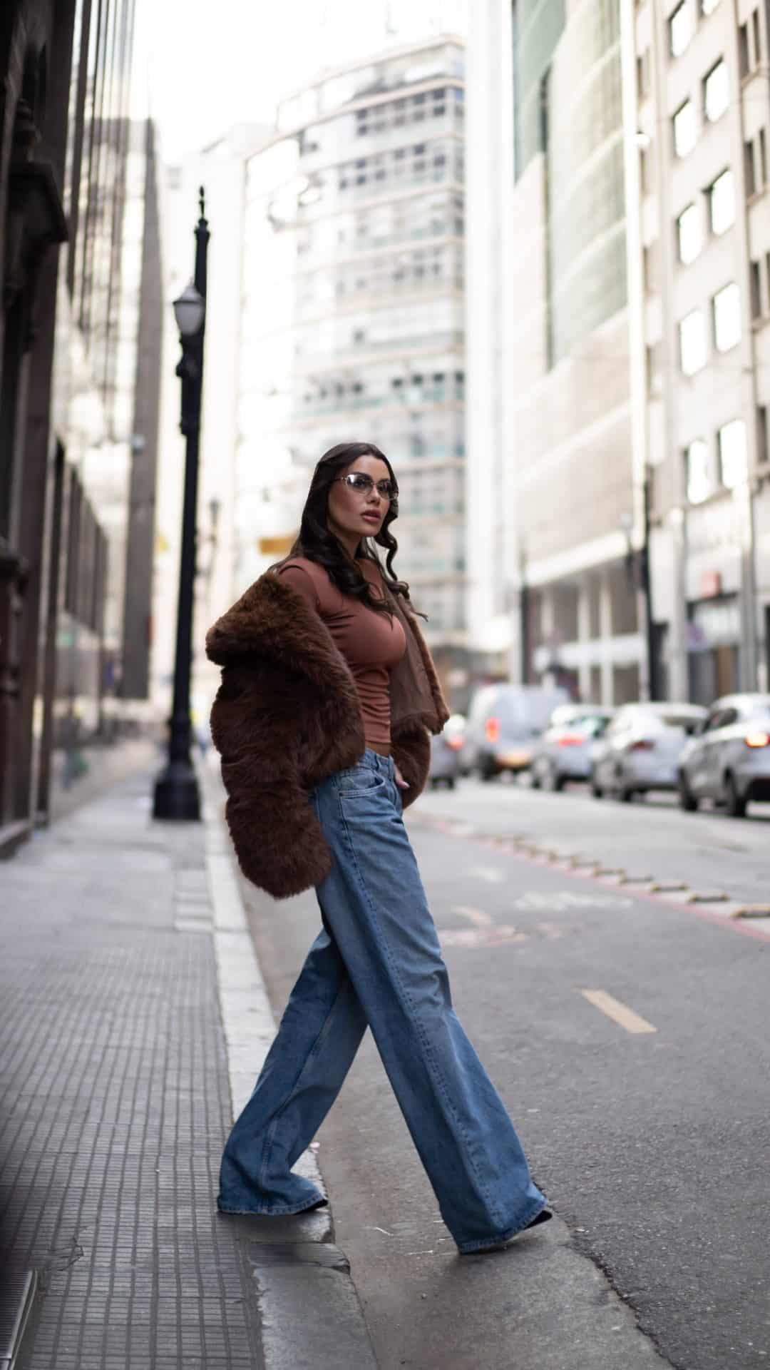 Modelo fotográfica/provador/presencial